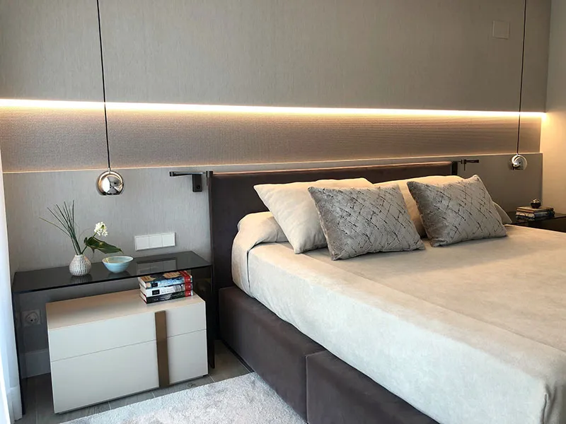 Proyecto de Reforma Integral en Madrid: Dormitorio con Canapé a Medida